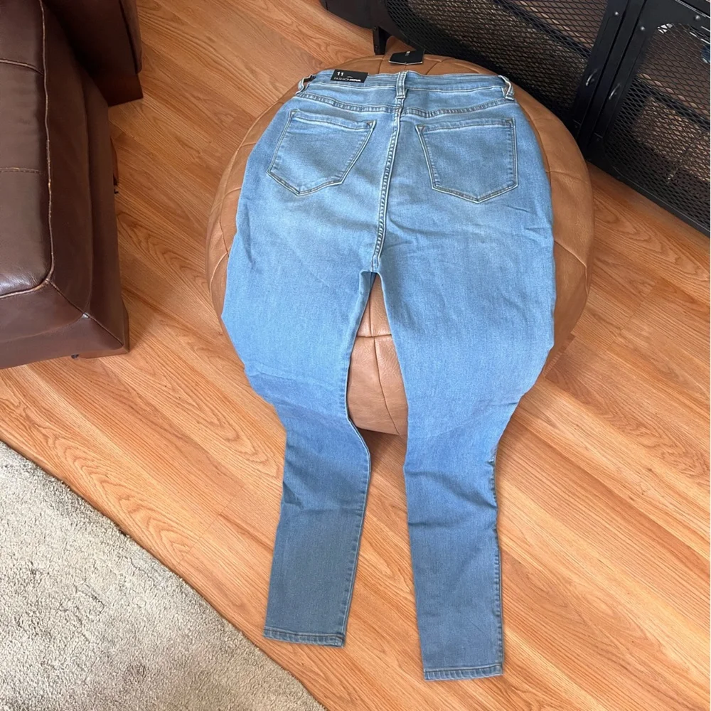 Fashion Nova light wash skinny jeans - Picture 3 of 5